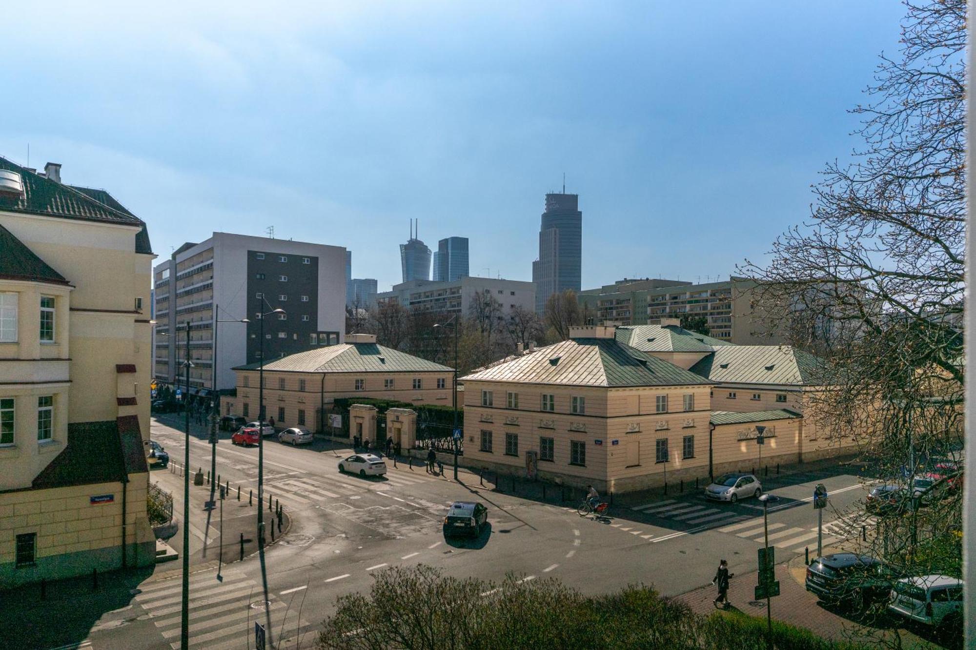 Wola Ratusz Serene *